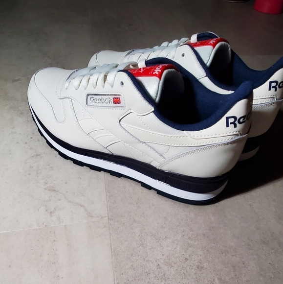 Reebok Classic,Men Size 9 - Picture 8 of 13
